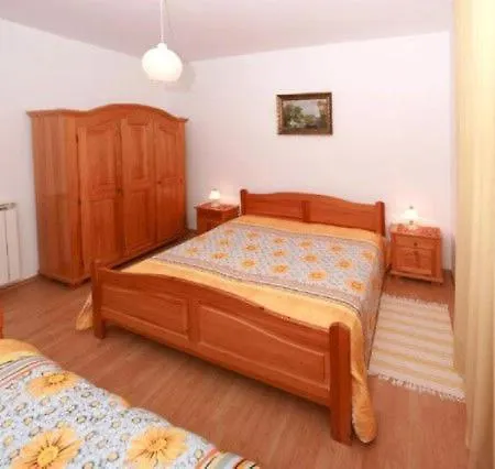 Gracijela 1152 * Pula